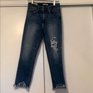 Levi 724 High Rise Straight Jean